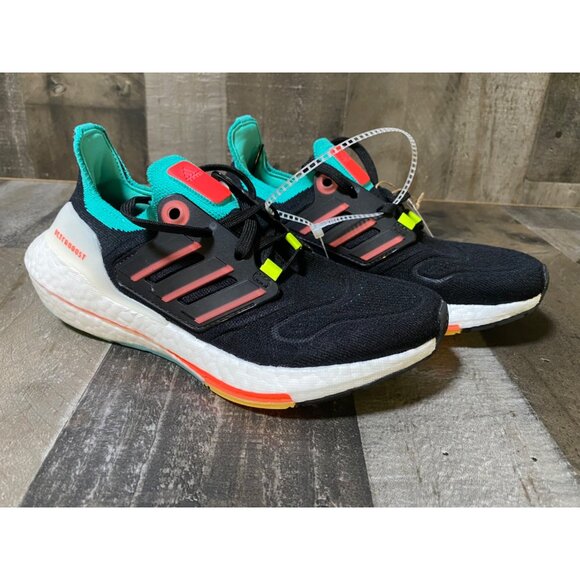 Adidas ULTRABOOST 22 J GIRL Big Kids SIZE 4 Sneaker cblack/turbo/mineus GY4516 - Picture 2 of 14